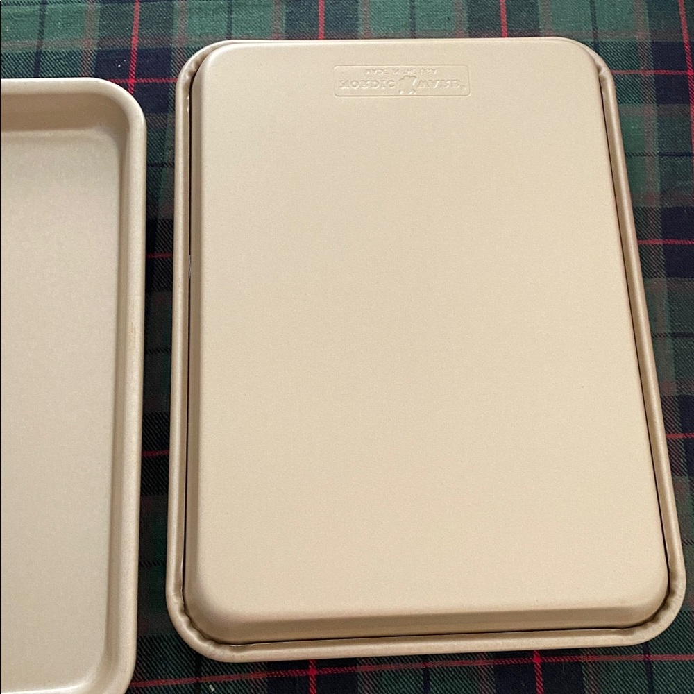 4- Nordic Ware Gold Non-Stick Quarter Sheet Pans - Picture 7 of 9